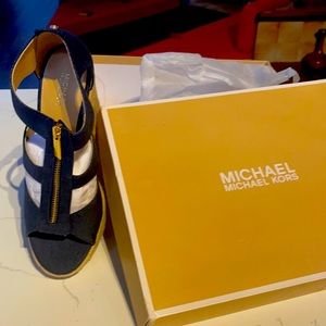 COPY - Michael Kors Damita Wedge Canvas Navy Size…
